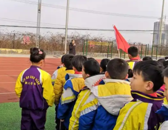 将课作为学生成长核心课程推进教育融入